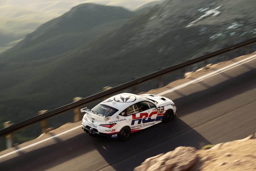Los autos de carreras Acura terminan entre los cinco primeros y los diez primeros en la 102ª edición de Pikes Peak International Hill Climb