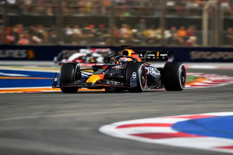 Verstappen quinto y “Checo” octavo en el Gran Premio de Singapur