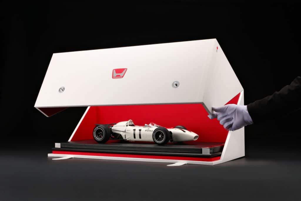 Honda celebra 60 años de su primera victoria en Fórmula 1, con una edición limitada del modelo a escala RA272