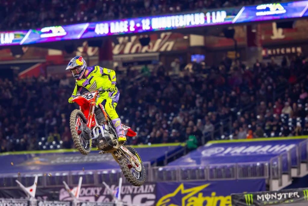 Hunter Lawrence consigue la primera victoria de su carrera en la Triple Corona de 450 y termina segundo en la clasificación general.