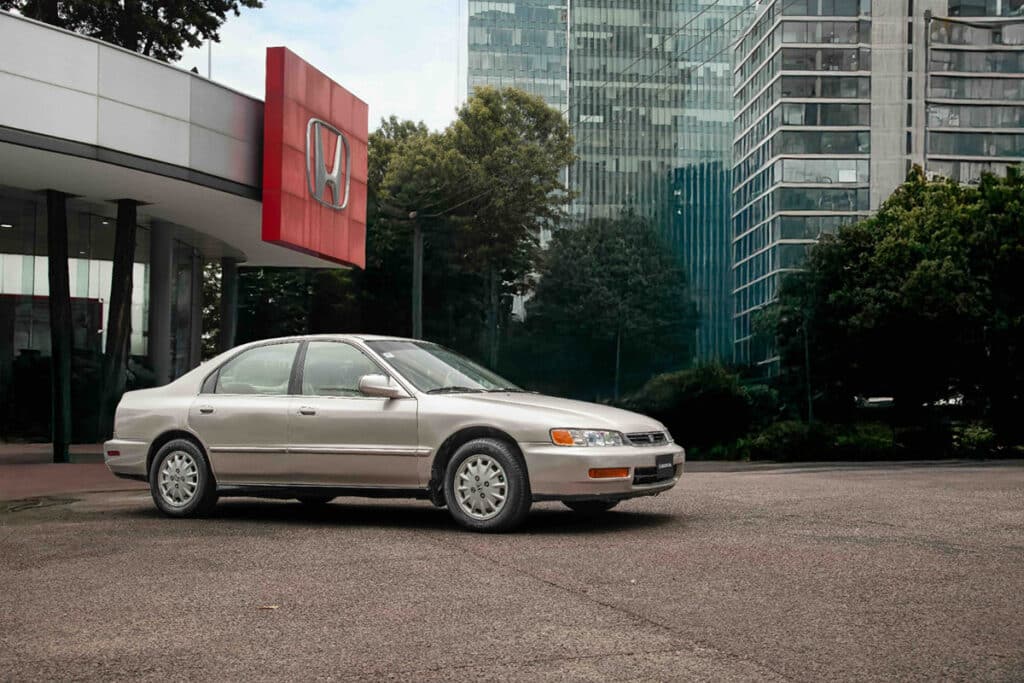 Celebra Honda 30 años de vender autos en México
