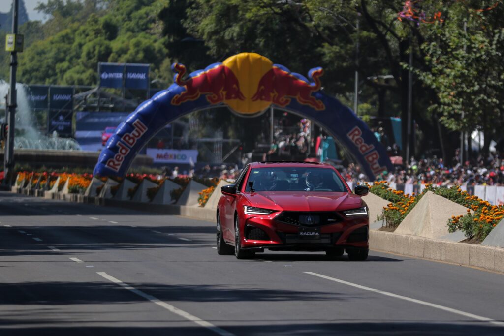 Previo a su lanzamiento, el nuevo Acura TLX Type S hizo su primera aparición en México durante el Red Bull Show Run