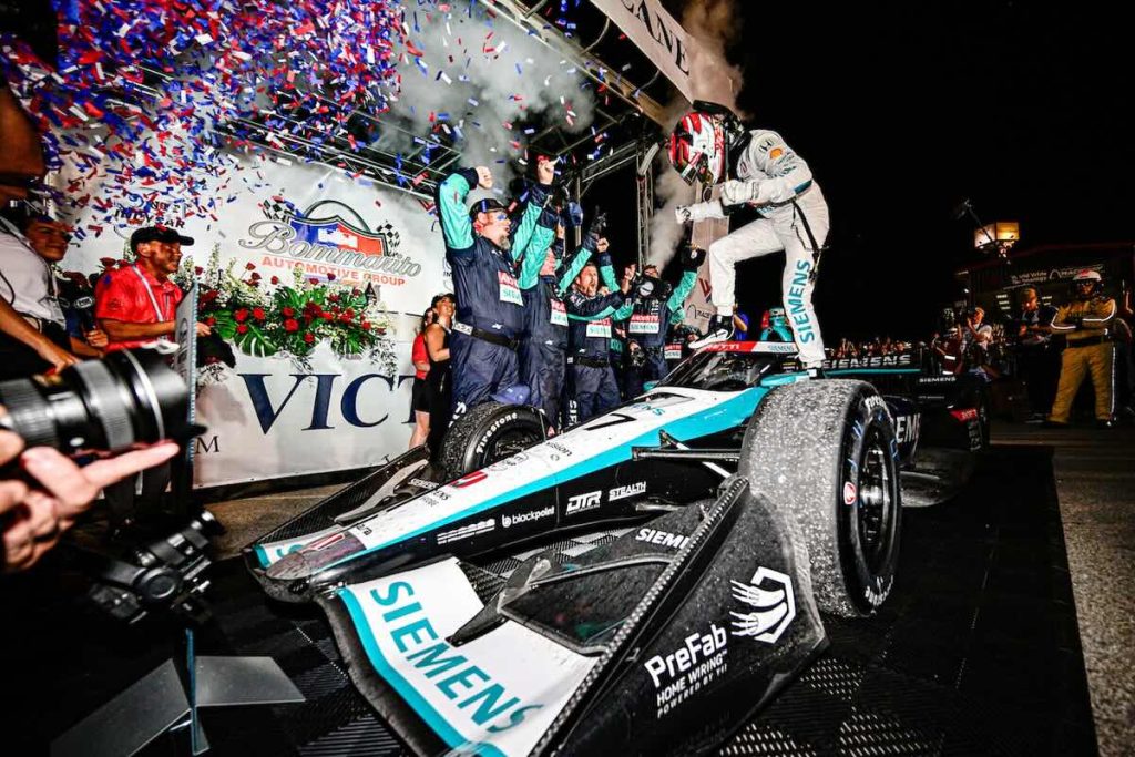 Kyle Kirkwood consigue la octava victoria consecutiva de Honda en la IndyCar 2025