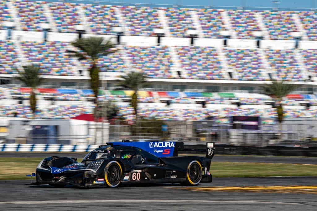 Acura demuestra velocidad y potencia en los entrenamientos de Daytona
