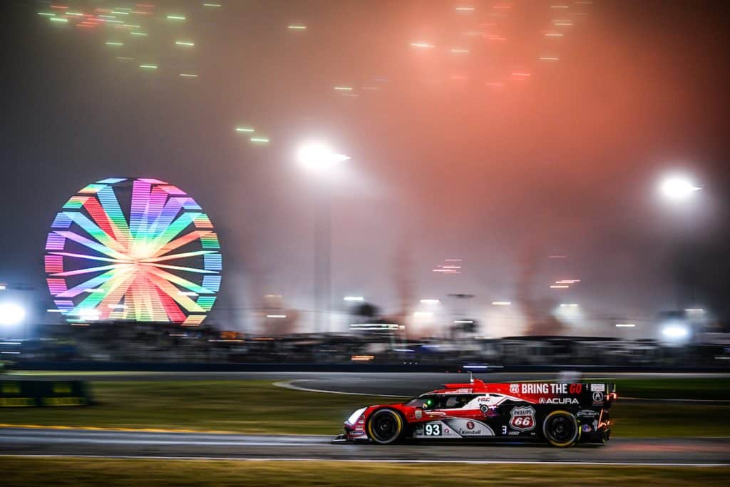 Acura logra el quinto y noveno lugar en una Rolex 24 marcada por la niebla