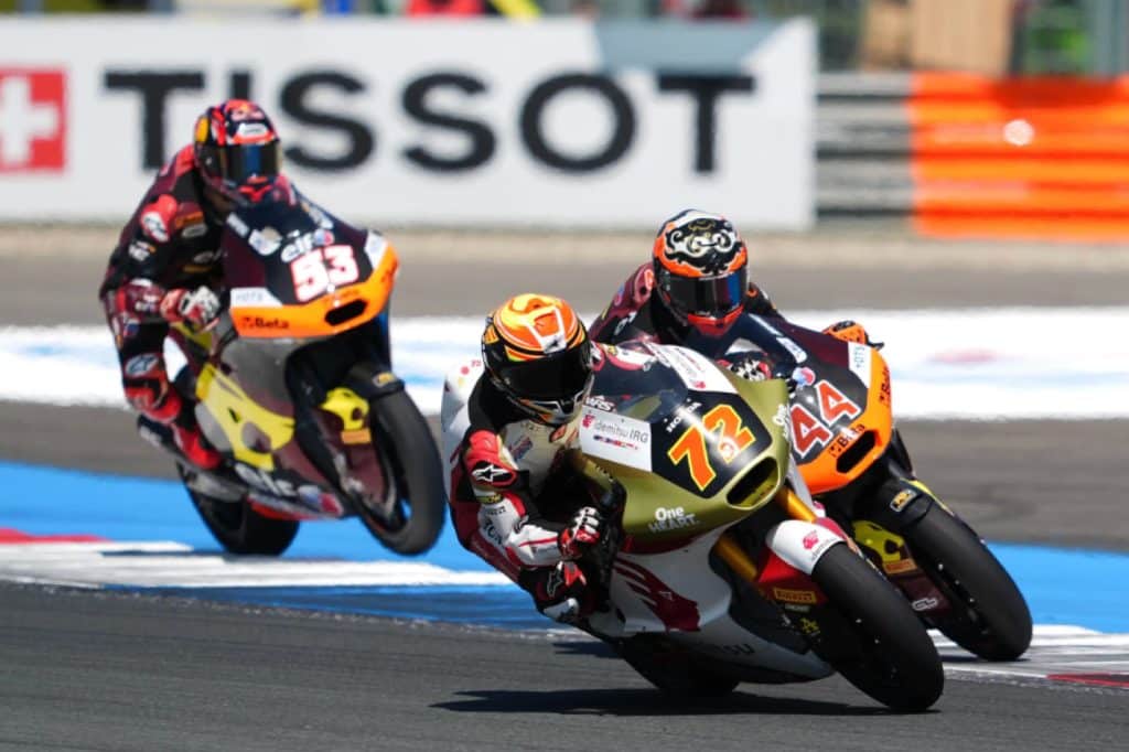 Furusato se queda sin puntos tras una gran lucha en Assen, mientras que Roulstone sigue avanzando en Moto2