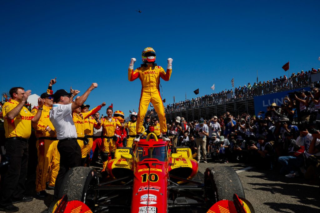 Palou y Dixon inician la temporada de IndyCar con un 1-2 de Honda