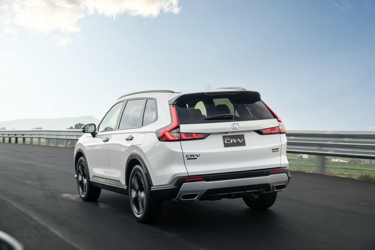 Honda CR-V Hybrid lo res 26