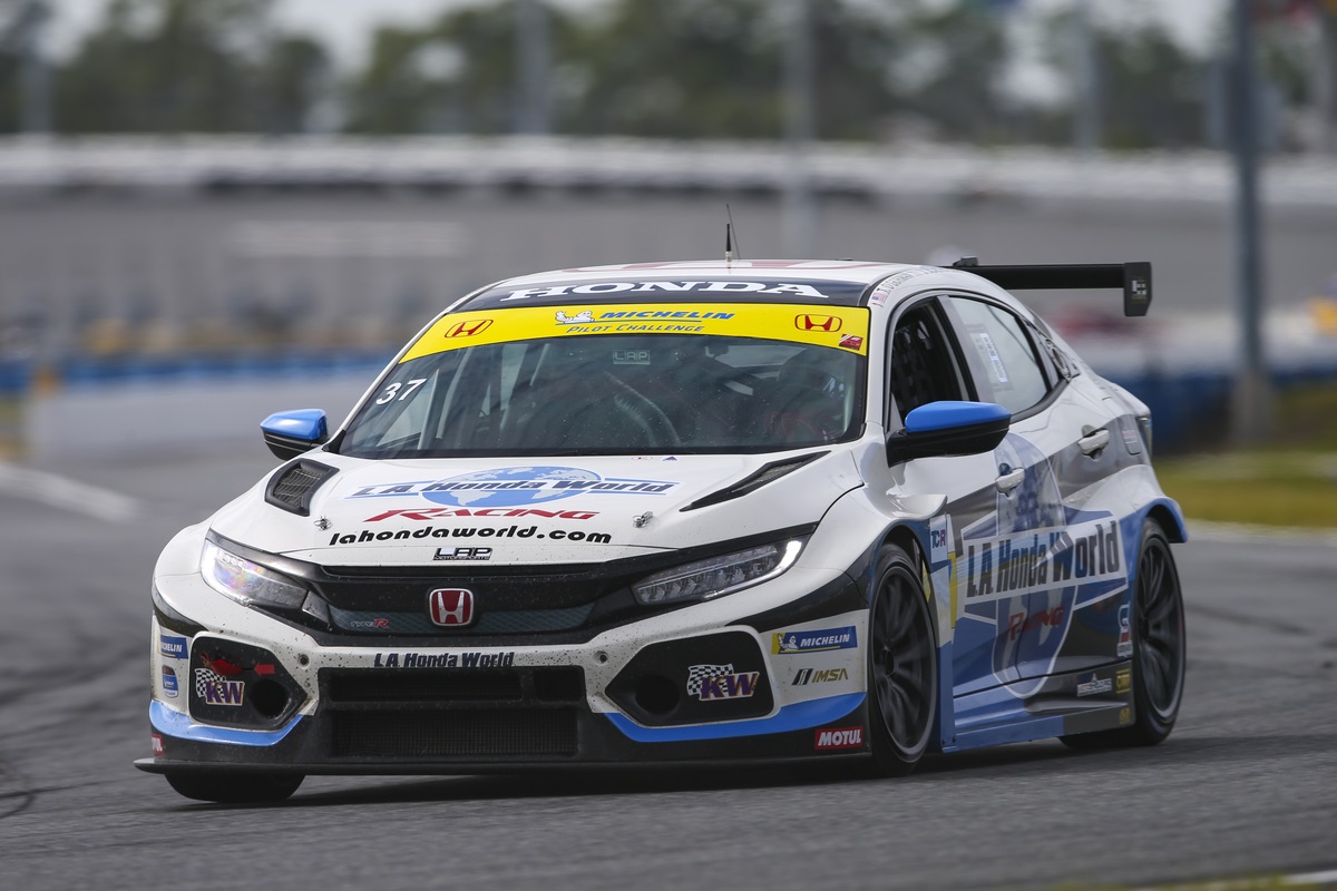 Honda Civic Type R TCRs Finish 1-2 in Daytona Debut