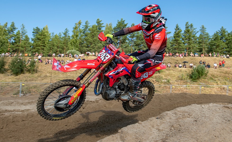 Tim Gajser gana su cuarto campeonato con el equipo HRC