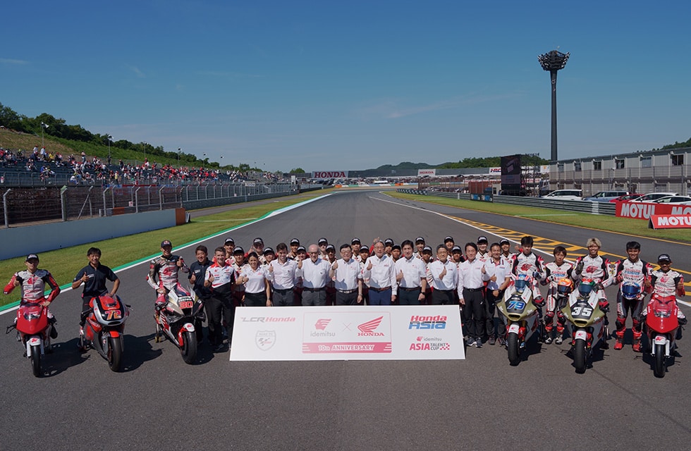 Honda e Idemitsu celebran el décimo aniversario del proyecto de desarrollo de pilotos en el Gran Premio de Japón