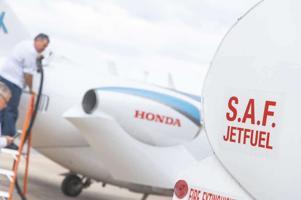 Honda Aircraft Company marca un hito al realizar el primer vuelo del HondaJet con combustible 100% sostenible