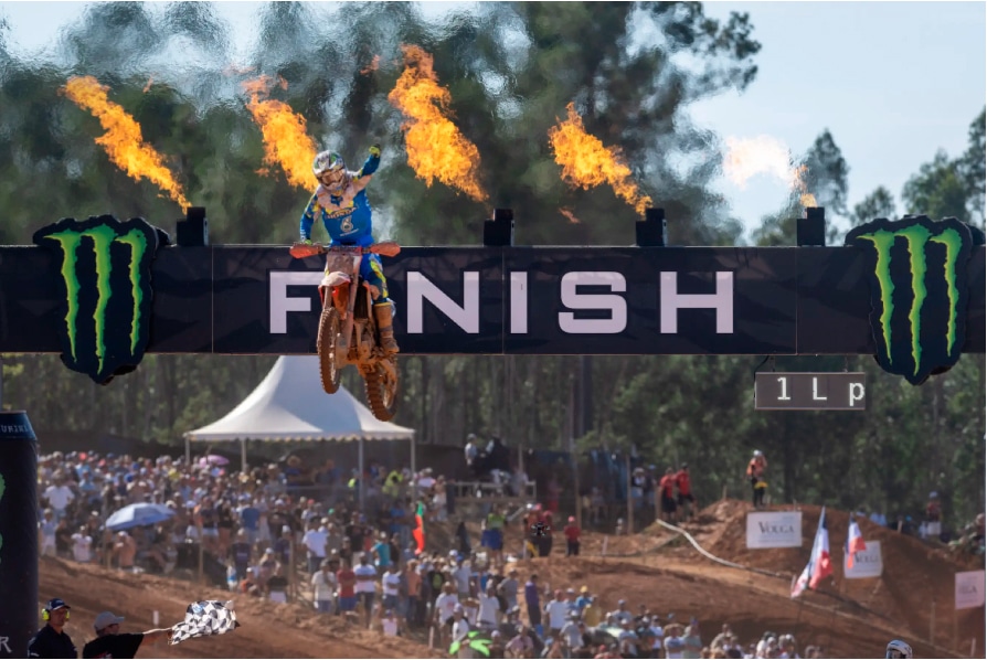 Herlings obtiene dos victorias consecutivas tras la reñida carrera de Portugal