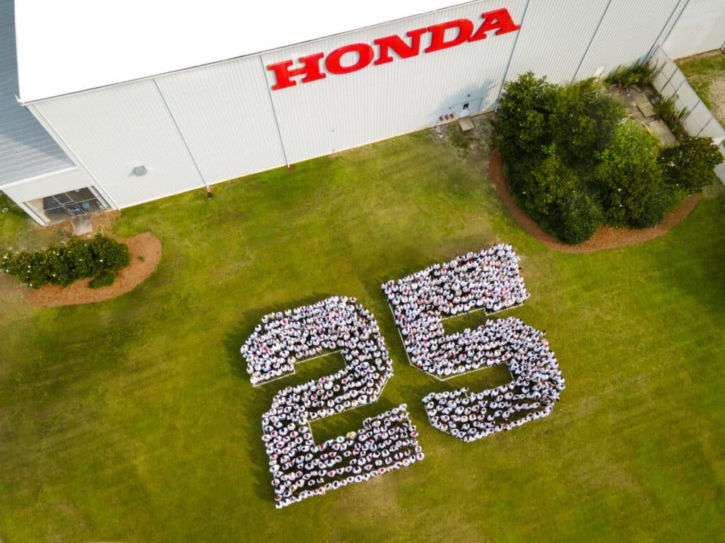 Honda celebra 25 años de producción de productos para deportes de motor en Carolina del Sur