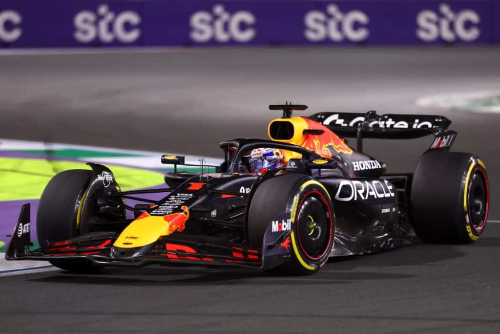 Verstappen consigue la segunda posición y Hadjar puntúa en el GP de Arabia Saudita