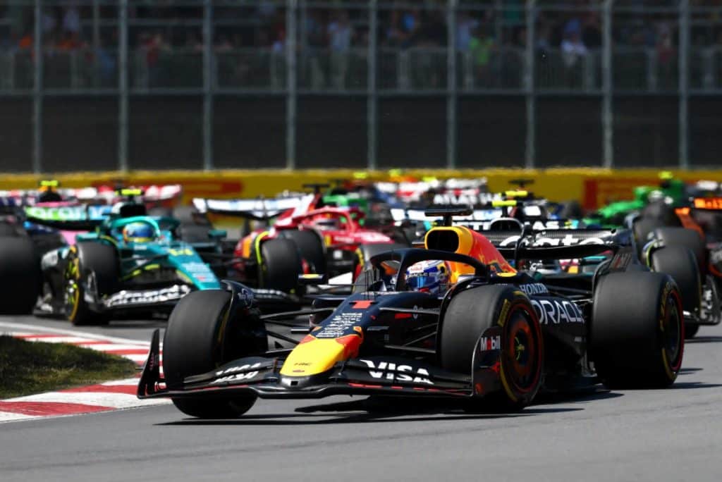 Verstappen sube al podio en segunda posición