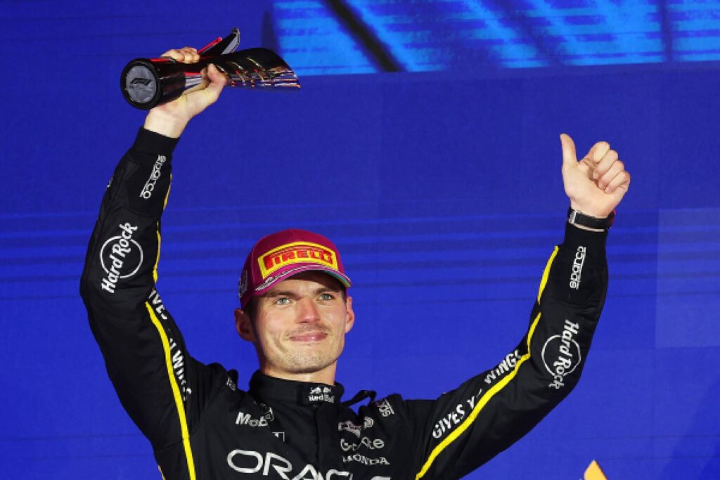 Verstappen defiende la segunda posición pese a la presión de sus rivales