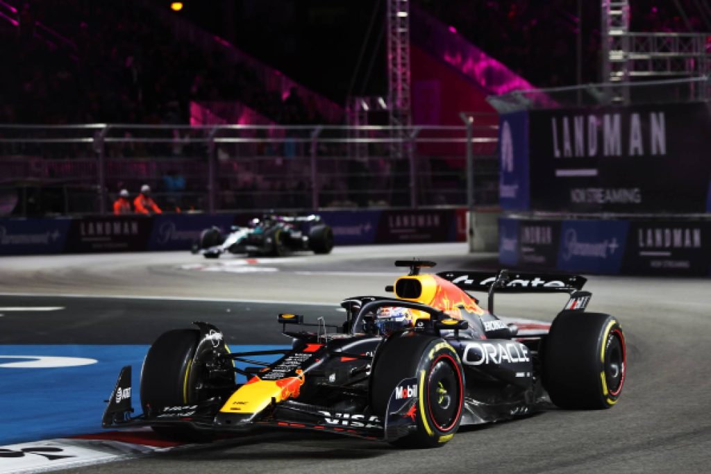 Verstappen logra una impresionante victoria, Hadjar termina sexto