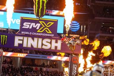 Lawrence consigue su primera en la categoría victoria reina del AMA Supercross en Arlington.